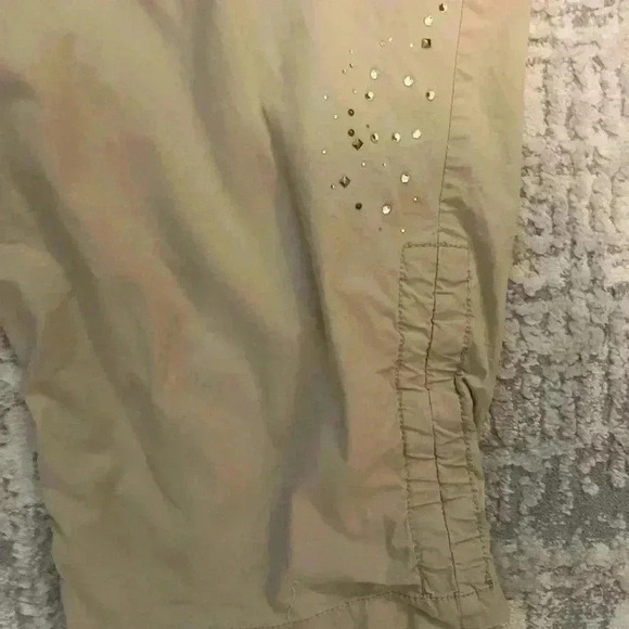Catherine’s Women’s 1X Beige Cropped Capris Sequins on legs - Picture 3 of 4